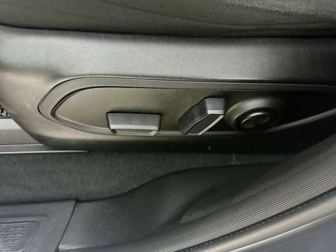 Used 2023 Jeep Grand Cherokee Laredo image 21