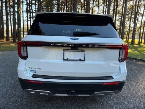 Used 2025 Ford Explorer Active w/ Active Comfort Package image 5
