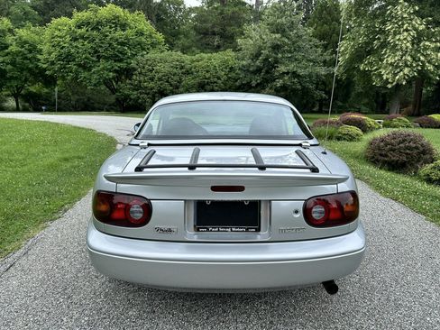 Used 1990 MAZDA MX-5 Miata RWD image 9