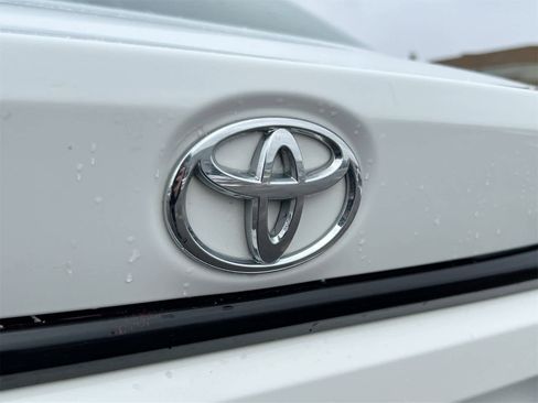 Used 2020 Toyota Corolla LE image 12