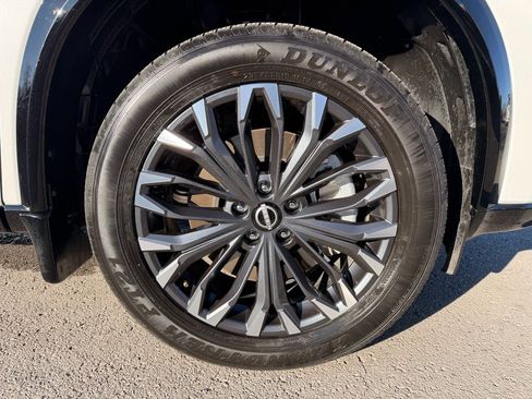 Used 2025 Nissan Rogue Platinum w/ Tech Package image 9