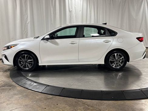 Certified 2022 Kia Forte LXS w/ LXS Technology Package FWD image 13