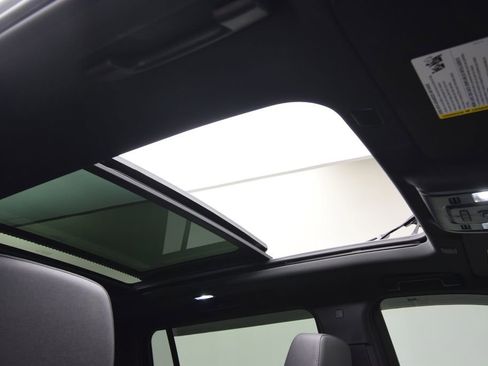 Used 2024 Chevrolet Suburban Z71 w/ Z71 Off-Road Package image 20