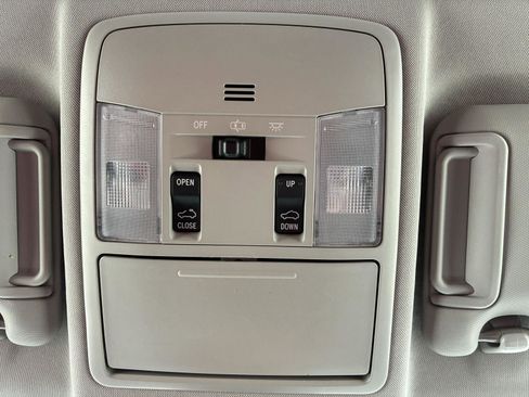 Used 2018 Toyota RAV4 Limited image 25