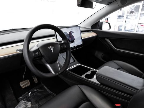 Used 2022 Tesla Model Y Long Range AWD/4WD image 3
