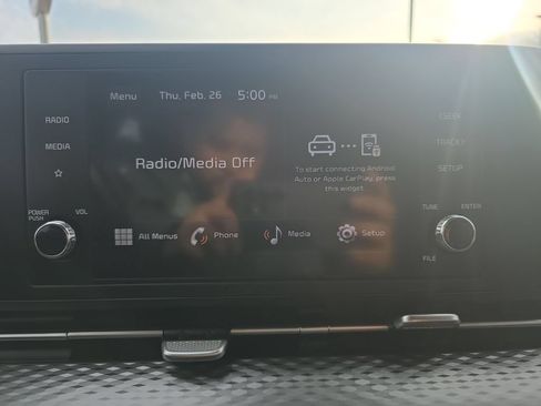 Used 2023 Kia Carnival LX FWD image 27
