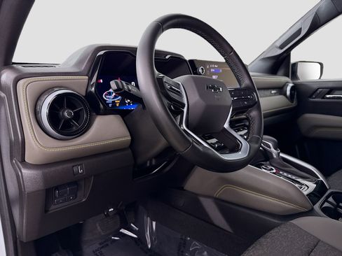 Used 2024 Chevrolet Colorado ZR2 w/ Technology Package AWD/4WD image 9