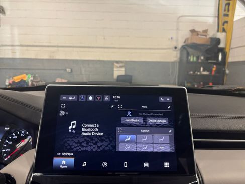 Used 2025 Jeep Compass Limited image 4