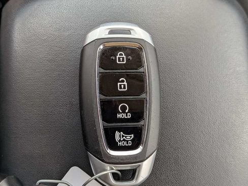 Used 2025 Hyundai Venue SEL FWD image 29