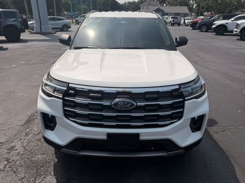 Used 2025 Ford Explorer Active w/ Active Comfort Package RWD image 4