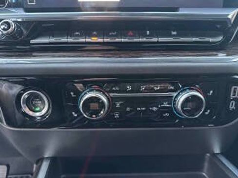 Used 2024 GMC Sierra 1500 Elevation image 26