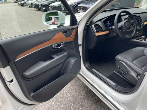 Certified 2025 Volvo XC90 T8 Plus w/ Protection Package Premier AWD/4WD image 11