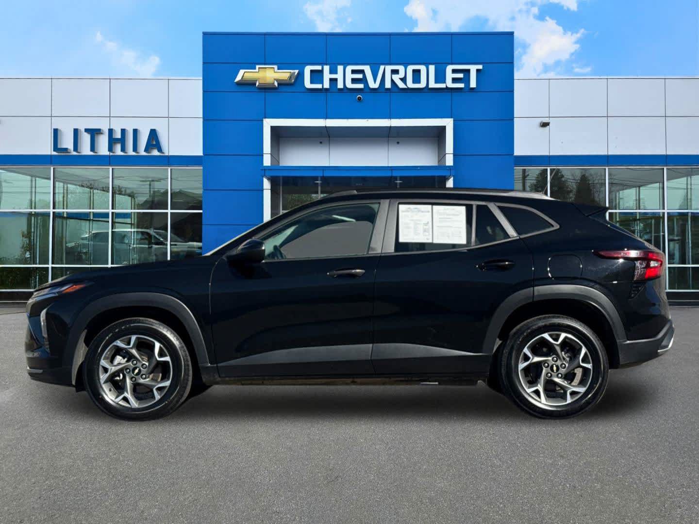 Used 2024 Chevrolet Trax LT w/ LT Convenience Package FWD image 5