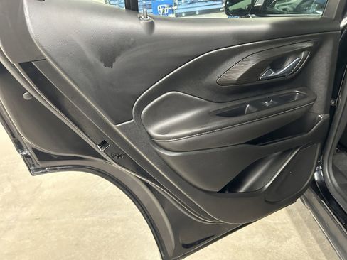 Used 2023 GMC Terrain SLT image 12