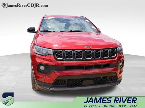 Used 2025 Jeep Compass Latitude w/ Altitude Special Edition AWD/4WD image 6