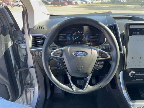 Used 2024 Ford Edge Titanium image 11