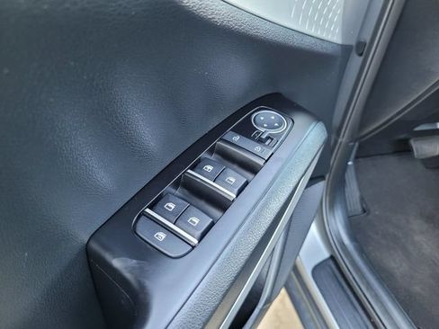 Used 2025 Kia Soul LX w/ LX Technology Package FWD image 27