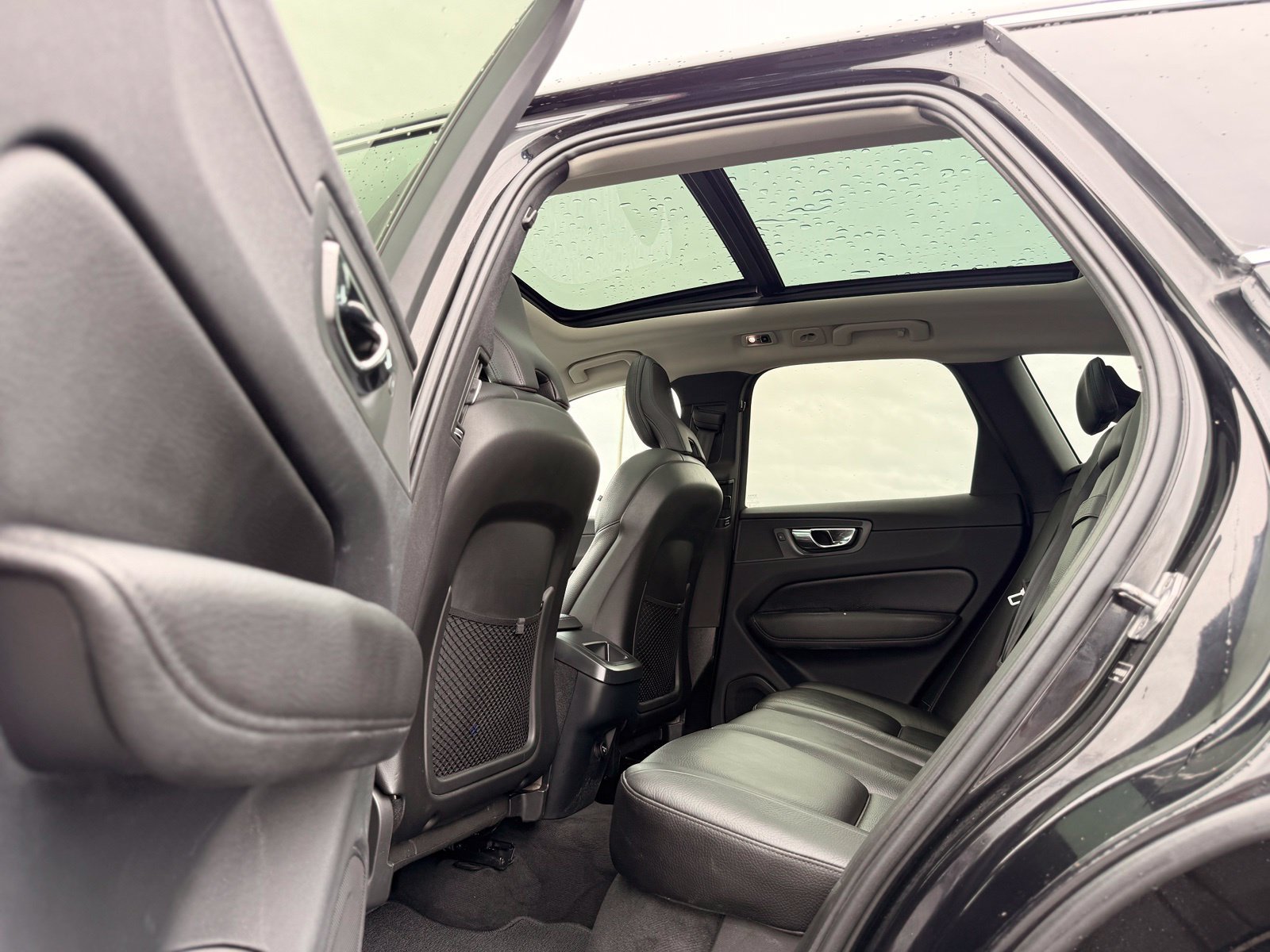 Used 2019 Volvo XC60 T5 Momentum w/ Multimedia Package AWD/4WD image 23