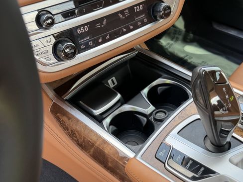 Used 2017 BMW 750i image 32