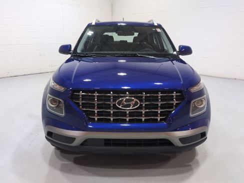 Certified 2023 Hyundai Venue Limited w/ Cargo Package FWD image 8