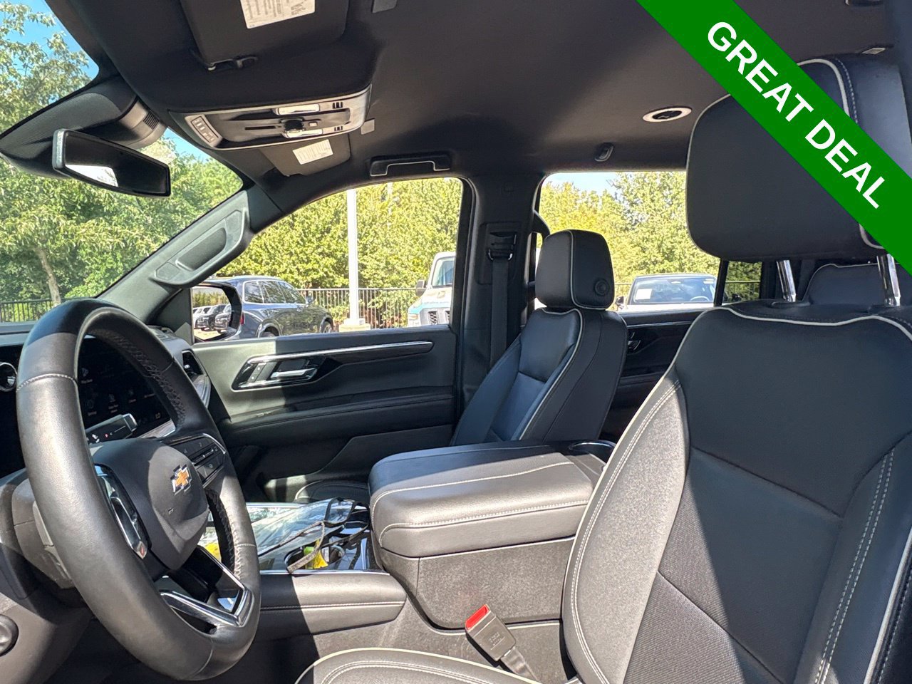 Used 2025 Chevrolet Suburban Premier AWD/4WD image 18