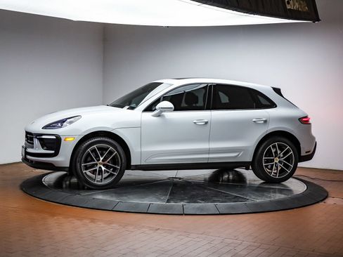 Certified 2026 Porsche Macan AWD/4WD image 2
