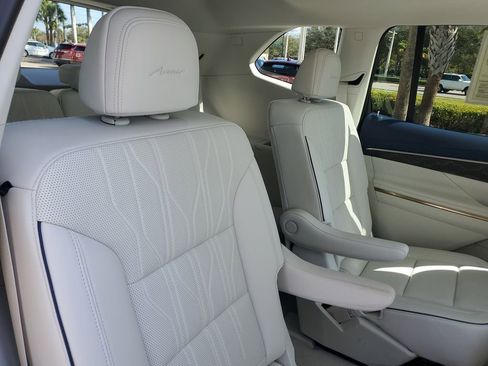 Used 2025 Buick Enclave Avenir w/ Super Cruise Package image 25