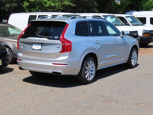 Used 2018 Volvo XC90 T6 Momentum w/ Convenience Package AWD/4WD image 4