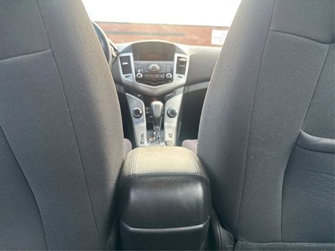 Used 2015 Chevrolet Cruze LT image 17