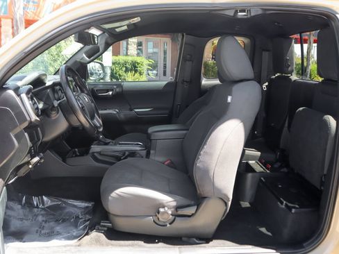Used 2017 Toyota Tacoma TRD Sport w/ Tow Package (A/T) AWD/4WD image 17