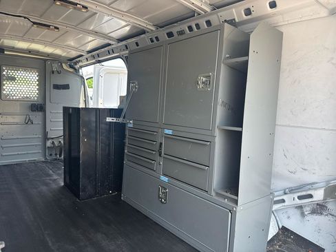 Used 2017 Chevrolet Express 2500 Extended RWD image 25