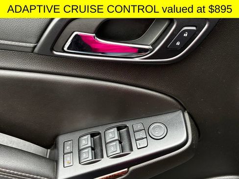 Used 2018 GMC Yukon SLT w/ Open Road Package AWD/4WD image 4