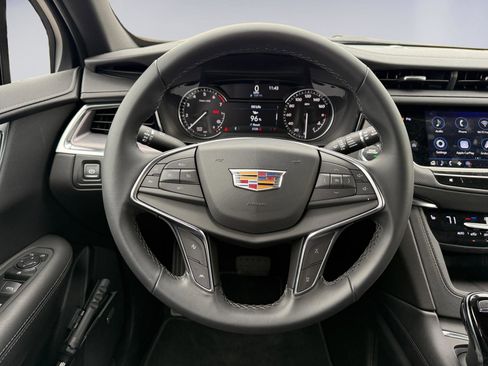 New 2025 Cadillac XT5 Luxury image 18