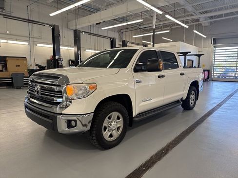 Used 2017 Toyota Tundra SR5 w/ SR5 Upgrade Package AWD/4WD image 33