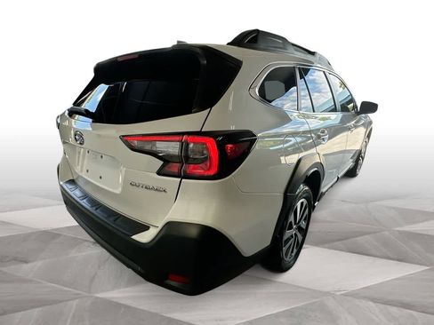 Used 2024 Subaru Outback Premium AWD/4WD image 8