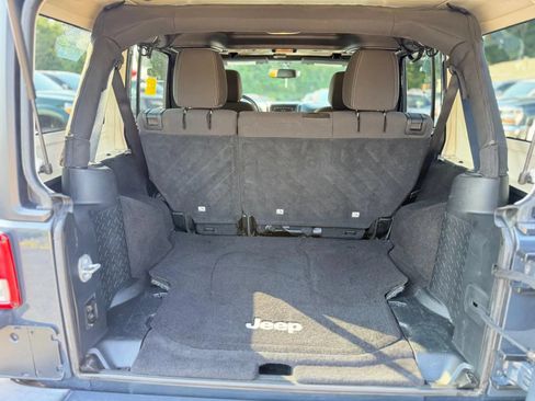 Used 2016 Jeep Wrangler Unlimited Sahara w/ Dual Top Group AWD/4WD image 17