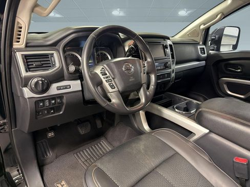 Used 2017 Nissan Titan PRO-4X AWD/4WD image 3