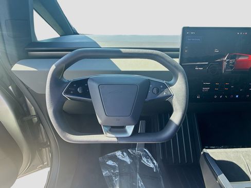 Used 2024 Tesla Cybertruck AWD Crew Cab image 8