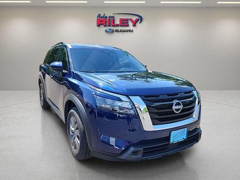 Used 2025 Nissan Pathfinder SV FWD image 7