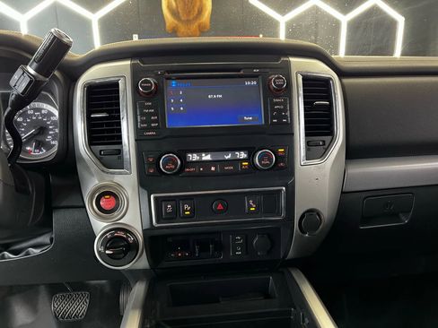 Used 2017 Nissan Titan PRO-4X AWD/4WD image 17