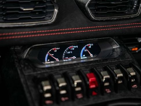 Used 2019 Lamborghini Huracan Performante AWD/4WD image 21