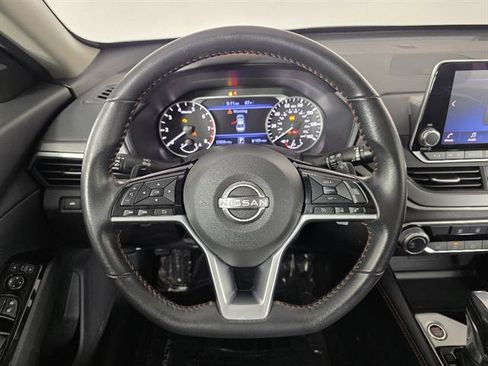 Used 2024 Nissan Altima 2.5 SR FWD image 28