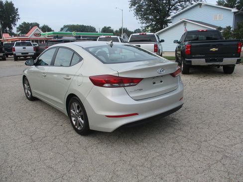 Used 2017 Hyundai Elantra SE FWD image 8
