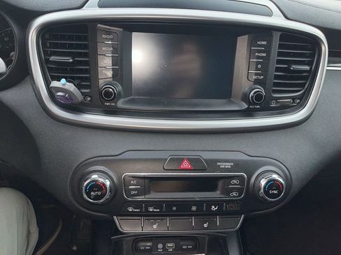 Used 2020 Kia Sorento LX w/ LX I4 Convenience Package AWD/4WD image 9