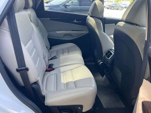 Used 2020 Kia Sorento EX FWD image 17