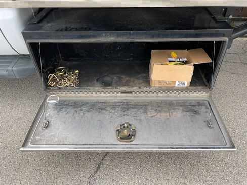 Used 2013 Ford F550 2WD Regular Cab Super Duty w/ Payload Upgrade Pkg image 17