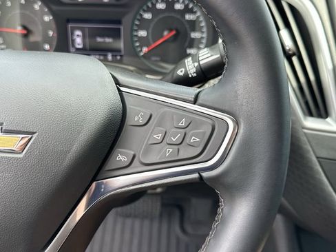 Used 2025 Chevrolet Malibu RS FWD image 30