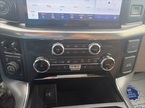Used 2022 Ford F150 Lariat w/ Trailer Tow Package AWD/4WD image 23