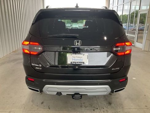 Certified 2025 Honda Pilot Elite image 24