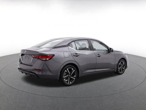Used 2025 Nissan Sentra SV FWD image 9
